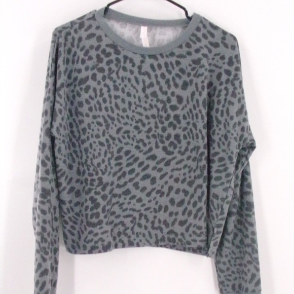 NEW Adrienne Vittadini Sweatshirt Gray Leopard Print  Size Large or XL - Picture 1 of 6